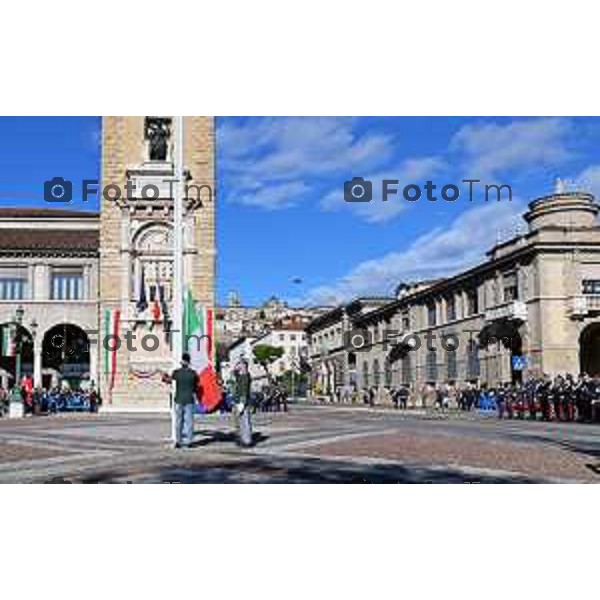 Foto Manzoni Tiziano/LaPresse 4-11-2022 Bergamo Italia - Cronaca - 4 Novembre 1918-2022 Bergamo celebra la giornata dell\'Unità Nazionale e delle Forze Armate