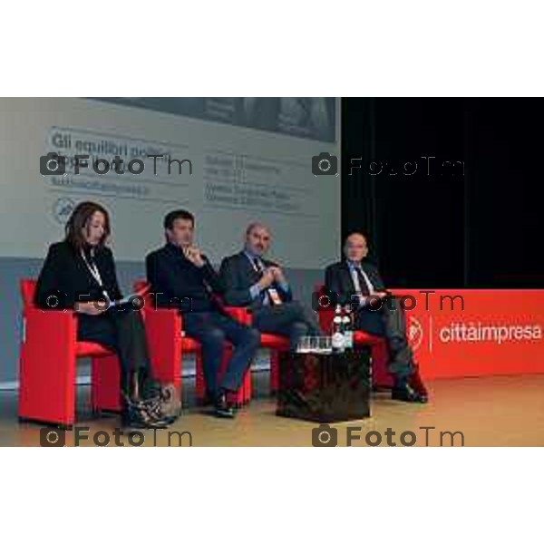 Foto Manzoni Tiziano/LaPresse 19-11-2022 Bergamo Italia - Cronaca - Bergamo Festival città impresa Con Gori e e Orsina da sx Alessandra Sardoni, giornalista La7 Giorgio Gori, sindaco di Bergamo Giovanni Orsina, direttore Luiss School of Government ed editorialista La Stampa Nando Pagnoncelli, presidente Ipsos