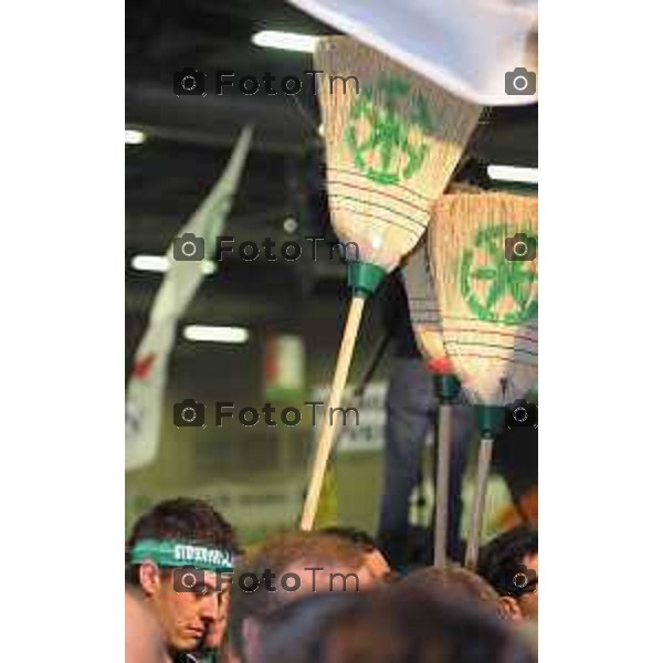 Orgoglio Leghista, raduno alla fiera di Bergamo per il popolo leghista dopo le dimissioni di Bossi Nella foto popolo leghista alla fiera di BG Foto Tiziano Manzoni Fotogramma Bergamo