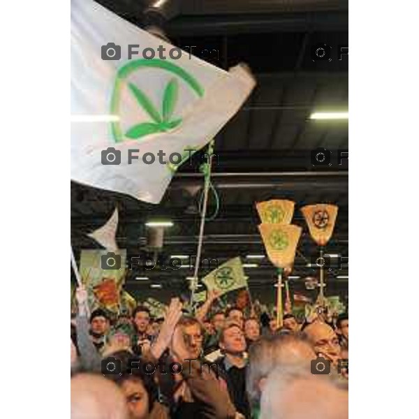 Orgoglio Leghista, raduno alla fiera di Bergamo per il popolo leghista dopo le dimissioni di Bossi Nella foto popolo leghista alla fiera di BG spunta un cappio Foto Tiziano Manzoni Fotogramma Bergamo