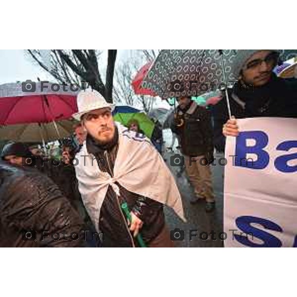 Bergamo, Protesta Lega Nord frante carcere di via gleno nella foto la protesta e l\'intervento di Belotti e Stucchi Fotogramma Bergamo-Tiziano Manzoni