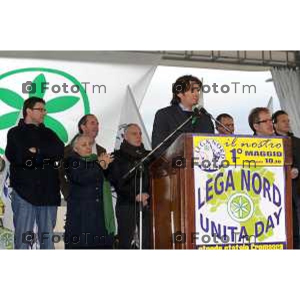 Zanica Lega Day 01-Maggio 2012 Nella foto: Manuela Dal Lago applaude Cristiano Invernizzi seg Lega bg foto Tiziano Manzoni