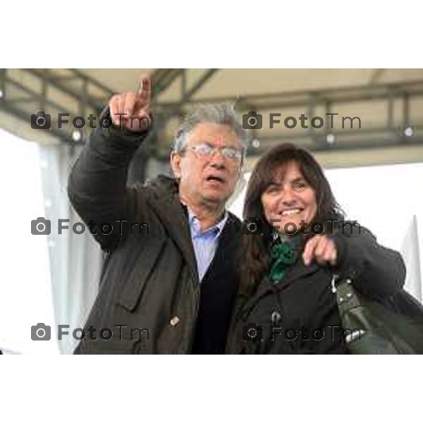 Zanica Lega Day 01-Maggio 2012 Nella foto: Umberto Bossi e Sonia Viale segretario ligure neoletta foto Tiziano Manzoni