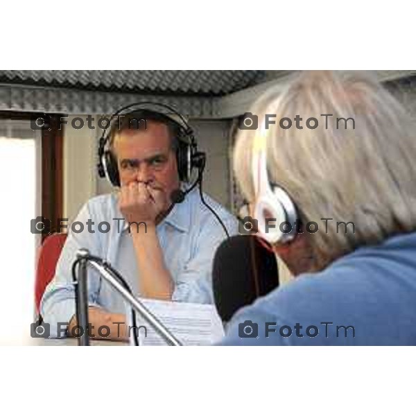 Cividate al Piano radio Pianeta dj Miky intervista Roberto Calderoli nella foto in radio durante l\'intervista foto Tiziano Manzoni Fotogramma Bergamo