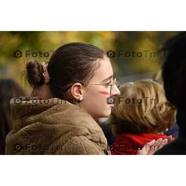 Tiziano Manzoni/LaPresse 25-11- 2022 Bergamo, Italia Cronaca Bergamo camminata collettiva per la giornata contro la violenza delle donne