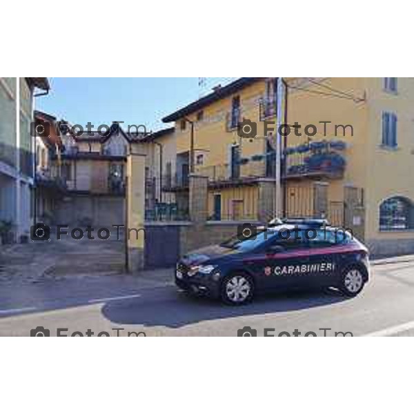 Foto Manzoni Tiziano/LaPresse 26-11-2022 Bergamo Italia - Cronaca - Morengo Bg bassa Bergamasca Omicidio di Ernest Emperor Mohamed i carabinieri intervenuti per le indagini