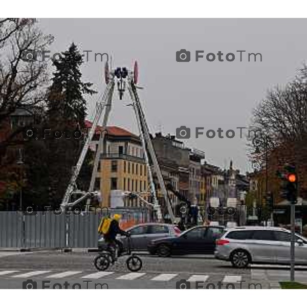 Foto Manzoni Tiziano/LaPresse 29-11- 2022 Bergamo Italia - Cronaca - Bergamo Arrivo ruota Panoramica 2022