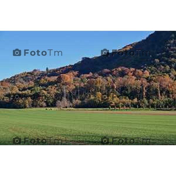 Foto Manzoni Tiziano/LaPresse 24-11 -2022 Bergamo Italia - Cronaca - Bergamo Villa D\'Adda Brivio colori dell\'autunno Brivio Resegone prati verdi