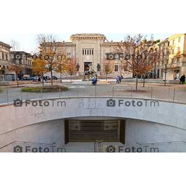 Foto Manzoni Tiziano/LaPresse 28-11-2022 Bergamo Italia - Cronaca - Bergamo Giostra bancarelle sentierone piazza dante bergamo alta giostra