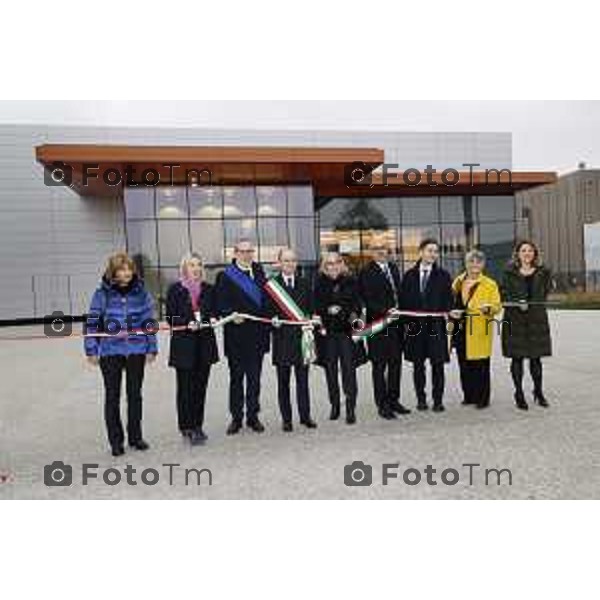 Foto Manzoni Tiziano/LaPresse 30-11--2022 Bergamo Italia - Cronaca - Ponte San Pietro (BG) l’inaugurazione con il taglio del nastro dei due nuovi Data Center Aruba di ultima generazione e di un Auditorium spazio eventi innovativo. Delia Bucarelli, Vice Questore Claudia Maria Terzi, Assessore Pasquale Gandolfi, Presidente della Provincia di Bergamo, Matteo Macoli, Susanna Santini, Presidente di Aruba, Stefano Cecconi, Amministratore Delegato di Aruba, Fabio Biancucci, Architetto di Aruba, Loredana Poli, Assessora all’istruzione, , la Senatrice Dott.ssa Daniela Andreini, Prorettrice dell’Università degli Studi di Bergamo.