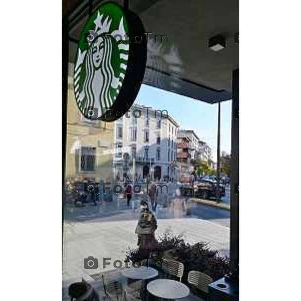 Foto Manzoni Tiziano/LaPresse 01.12--2022 Bergamo Italia - Cronaca - Bergamo Via Zelasco il primo Starbucks