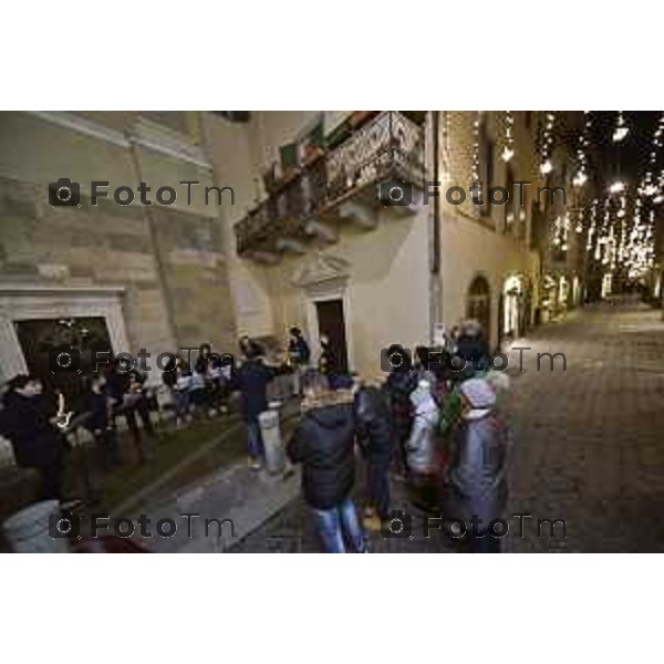 Foto LaPress Manzoni 30/11/2017 ITALIA BERGAMO Cronaca FESTIVAL DONIZETTI OPERA REALIZZANO UNA NOTTE BIANCA DEDICATA AI 200 ANNI DELLA PRIMA OPERA DEL BERGAMASCO Festival serata fatta di musica, shopping e street food poca la gente