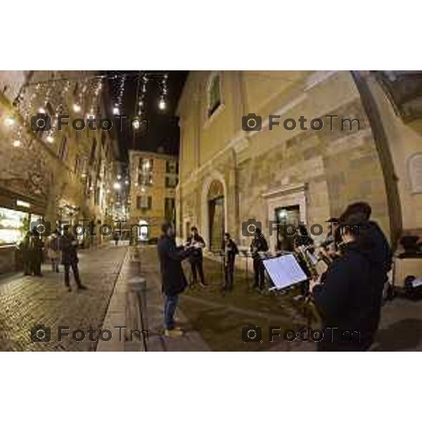 Foto LaPress Manzoni 30/11/2017 ITALIA BERGAMO Cronaca FESTIVAL DONIZETTI OPERA REALIZZANO UNA NOTTE BIANCA DEDICATA AI 200 ANNI DELLA PRIMA OPERA DEL BERGAMASCO Festival serata fatta di musica, shopping e street food poca la gente