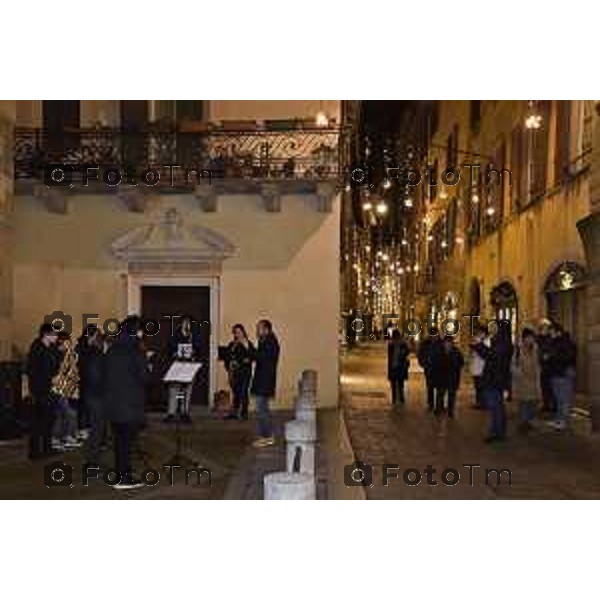 Foto LaPress Manzoni 30/11/2017 ITALIA BERGAMO Cronaca FESTIVAL DONIZETTI OPERA REALIZZANO UNA NOTTE BIANCA DEDICATA AI 200 ANNI DELLA PRIMA OPERA DEL BERGAMASCO Festival serata fatta di musica, shopping e street food poca la gente