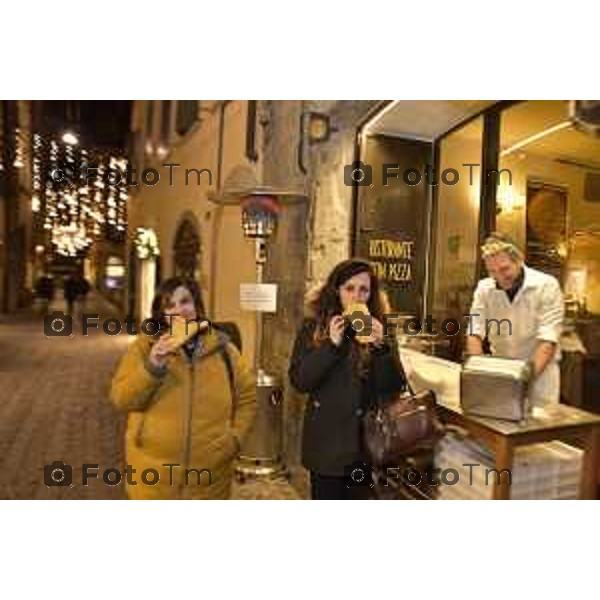 Foto LaPress Manzoni 30/11/2017 ITALIA BERGAMO Cronaca FESTIVAL DONIZETTI OPERA REALIZZANO UNA NOTTE BIANCA DEDICATA AI 200 ANNI DELLA PRIMA OPERA DEL BERGAMASCO Festival serata fatta di musica, shopping e street food poca la gente