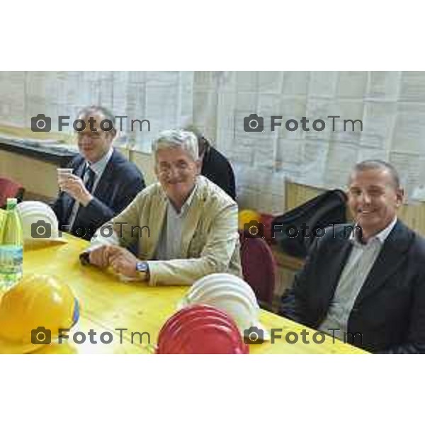 foto LaPresse Tiziano Manzoni 06/06/2018 Cronaca Bergamo - ITALIA Visita cantiere Teatro Donizetti nella foto:da sx nella foto Berta M- Assessore marco Brembilla- Boffelli Massimo Dirt Teatro donizetti-