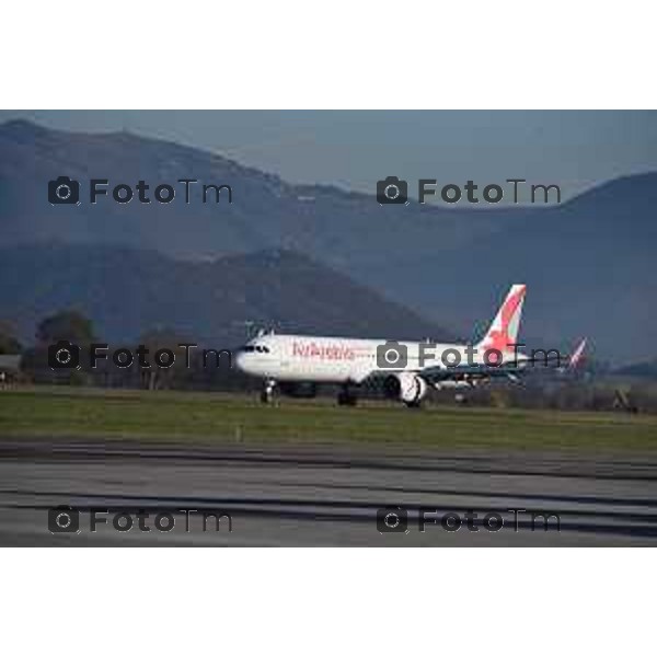 Foto Manzoni Tiziano/LaPresse 07-12- 2022 Bergamo Italia - Cronaca -Bergamo cerimonia di accoglienza del volo Air Arabia Sharjah (Emirati Arabi Uniti, Orio Al Serio