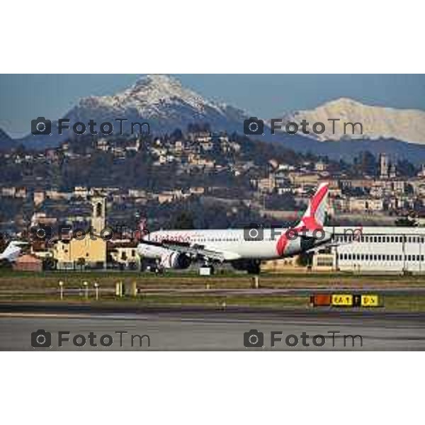 Foto Manzoni Tiziano/LaPresse 07-12- 2022 Bergamo Italia - Cronaca -Bergamo cerimonia di accoglienza del volo Air Arabia Sharjah (Emirati Arabi Uniti, Orio Al Serio