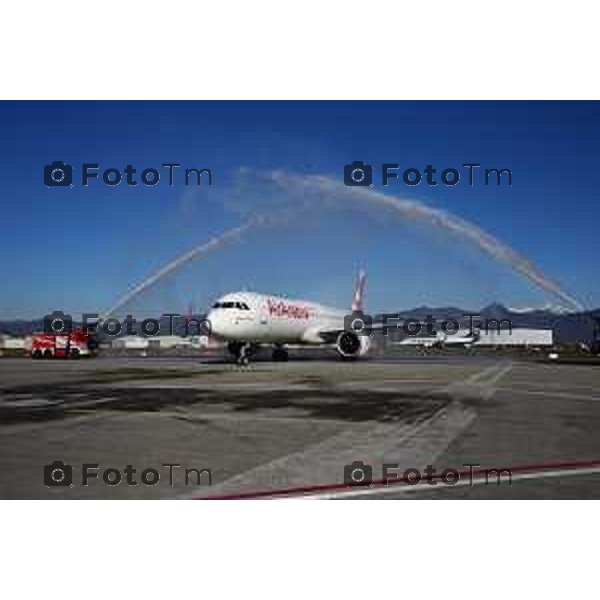 Foto Manzoni Tiziano/LaPresse 07-12- 2022 Bergamo Italia - Cronaca -Bergamo cerimonia di accoglienza del volo Air Arabia Sharjah (Emirati Arabi Uniti, Orio Al Serio