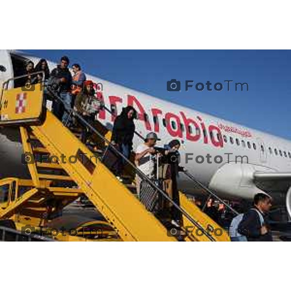 Foto Manzoni Tiziano/LaPresse 07-12- 2022 Bergamo Italia - Cronaca -Bergamo cerimonia di accoglienza del volo Air Arabia Sharjah (Emirati Arabi Uniti, Orio Al Serio