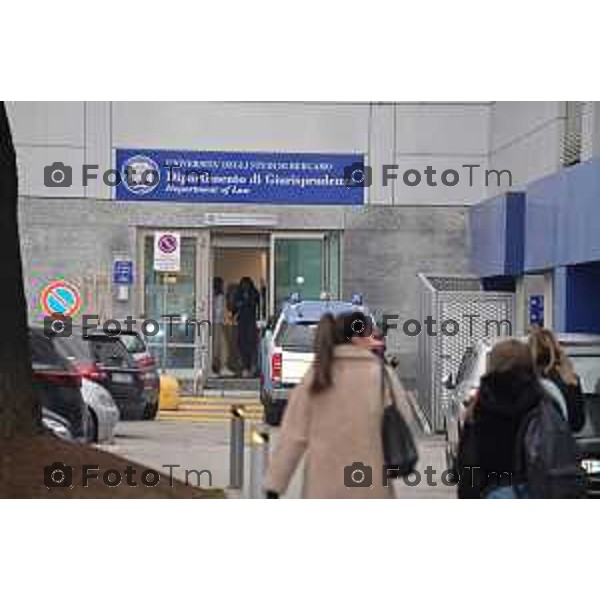 Foto Manzoni Tiziano/LaPresse 13-12-2022 Bergamo Italia - Cronaca - Bergamo sede universita Caniana Imbrattata intervento della polizia e dei carabinieri dopo le scritte apparse