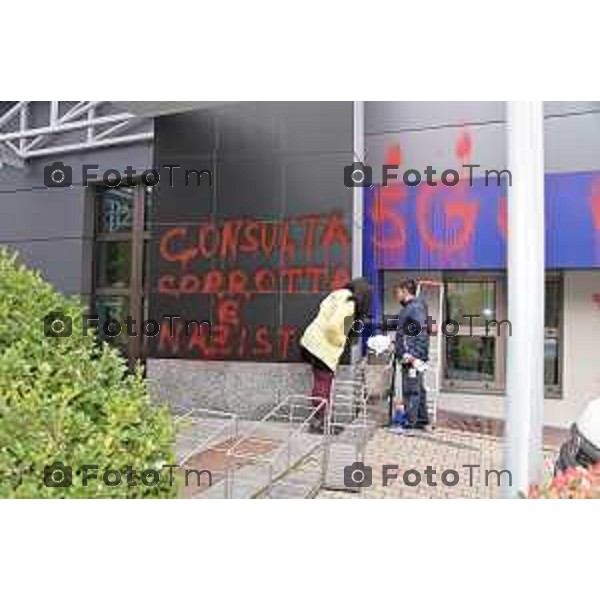 Foto Manzoni Tiziano/LaPresse 13-12-2022 Bergamo Italia - Cronaca - Bergamo sede universita Caniana Imbrattata intervento della polizia e dei carabinieri dopo le scritte apparse