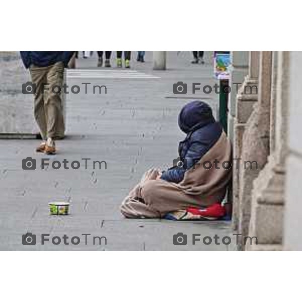 Foto Manzoni Tiziano/LaPresse 13-12--2022 Bergamo Italia - Cronaca - Bergamo Bancarelle ruota panoramica carita cpalazzo frizzoni