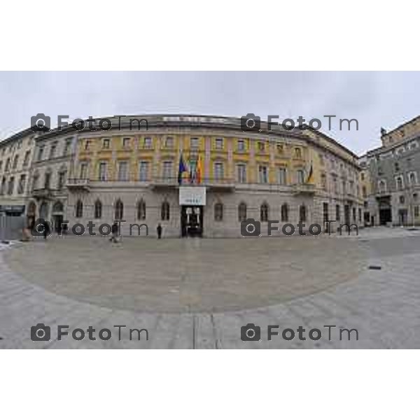 Foto Manzoni Tiziano/LaPresse 13-12--2022 Bergamo Italia - Cronaca - Bergamo Bancarelle ruota panoramica carita cpalazzo frizzoni