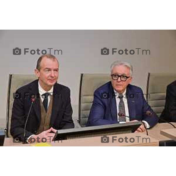 Foto Manzoni Tiziano/LaPresse 14-12-2022 Bergamo Italia - Cronaca - Emilio Bellingardi con Giovanni Sanga presidente e direttore aeroporto Orio al Serio