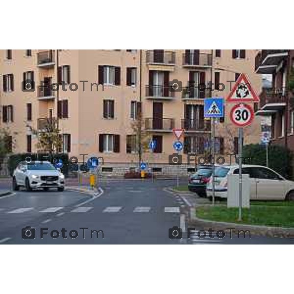 Tiziano Manzoni/LaPresse 14-12- 2022 Bergamo, Italia Cronaca Bergamo Quartiere San Paolo decisa la zona 30 via e Piazzale San paolo