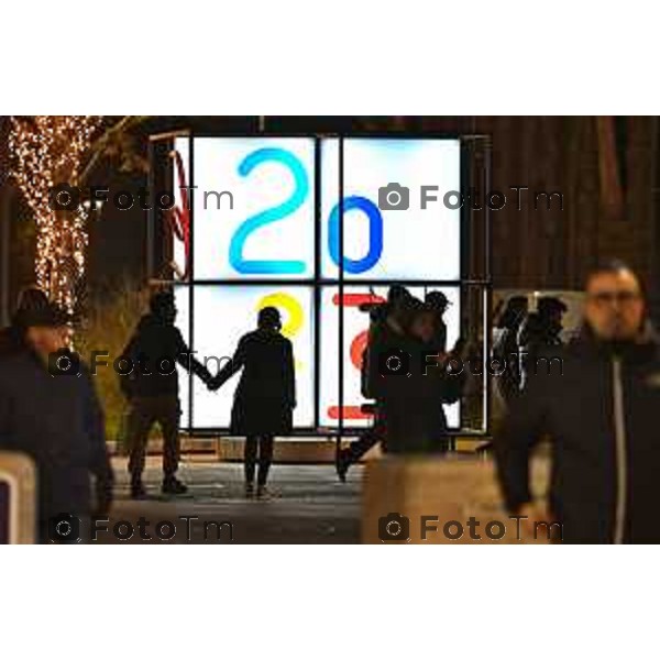 Foto Manzoni Tiziano/LaPresse 14-12-2022 Italia - Cronaca - Bergamo Luminarie vista dall\'alto ruota panoramica