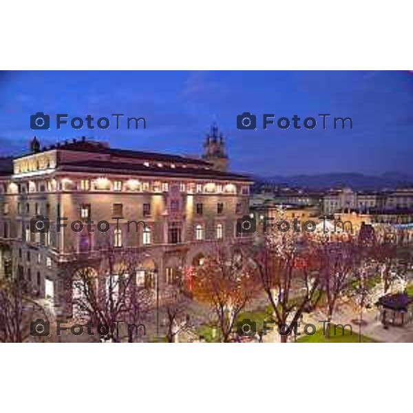 Foto Manzoni Tiziano/LaPresse 14-12-2022 Italia - Cronaca - Bergamo Luminarie vista dall\'alto ruota panoramica