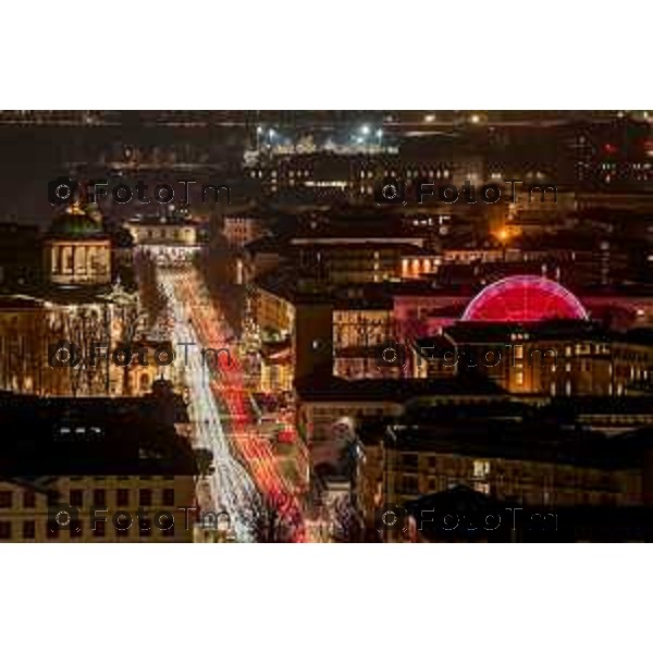 Foto Manzoni Tiziano/LaPresse 14-12-2022 Italia - Cronaca - Bergamo Luminarie vista dall\'alto ruota panoramica