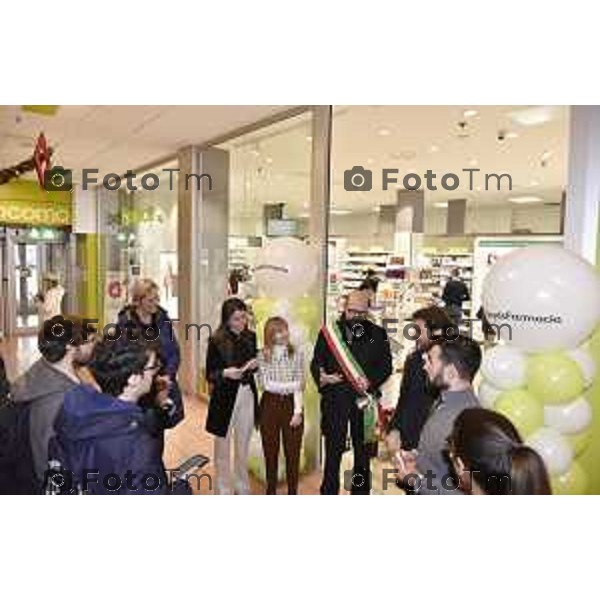 Foto Manzoni Tiziano/LaPresse 16-12-2022 Bergamo Italia - Cronaca -Inaugurazione LloydsFarmacia Comunale Bergamo 2