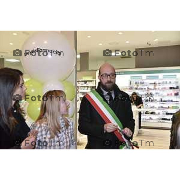 Foto Manzoni Tiziano/LaPresse 16-12-2022 Bergamo Italia - Cronaca -Inaugurazione LloydsFarmacia Comunale Bergamo 2