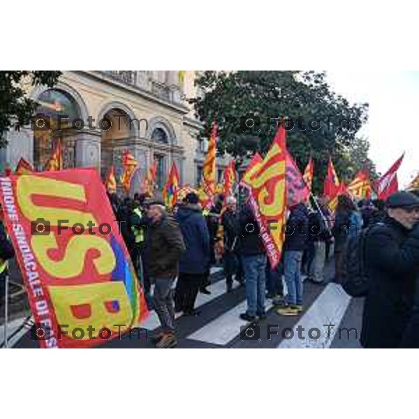 Foto Manzoni Tiziano/LaPresse 17- 12- 2022 Bergamo Italia - Cronaca - Bergamo Manifestazione sindacale Cobas