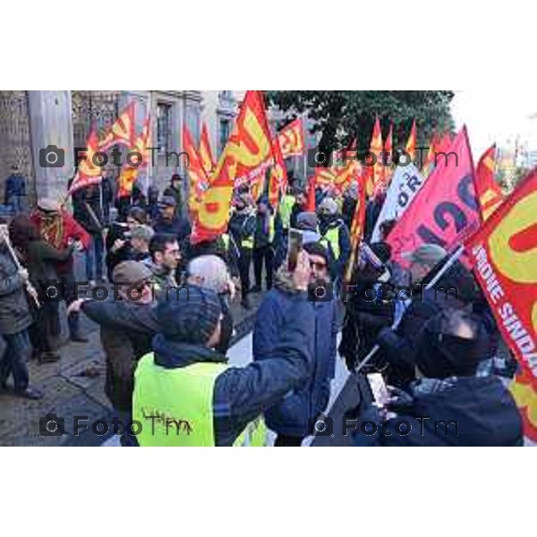 Foto Manzoni Tiziano/LaPresse 17- 12- 2022 Bergamo Italia - Cronaca - Bergamo Manifestazione sindacale Cobas