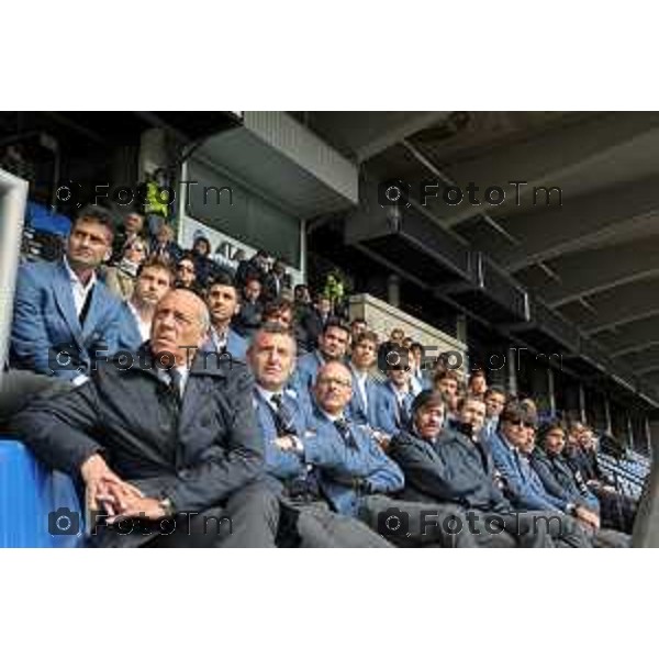 Funerali Piermario Morosini NELLA FOTO LE GRADINATE DELLO STADIO CON LE DUE SQUADRE SAMPDORIA E UDINESE CHE SEGUONO LA CERIMONIA DEL FUNERALE foto Tiziano Manzoni Fotogramma Bergamo