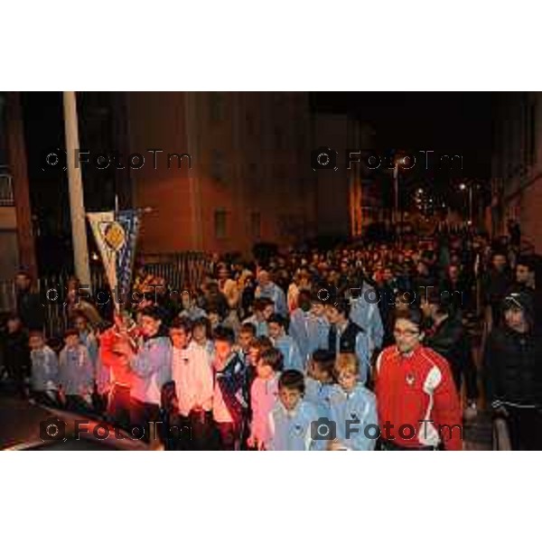 L\'arrivo della salma a Bergamo di Piermario Morosini nella foto il saluto dei tifosi e degli amici di Monterosso. foto Tiziano Manzoni Fotogramma Bergamo