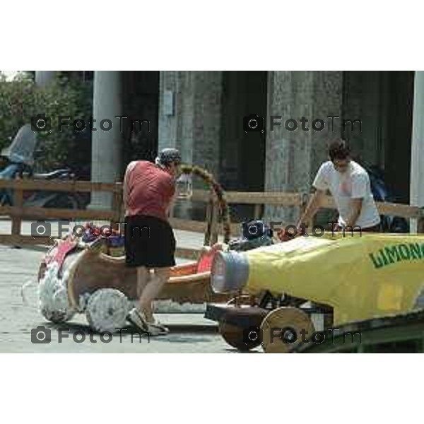 Foto Tiziano Manzoni/ Bergamo Italia Cronaca Bergamo Soap Box Rally 14 giugno 2003