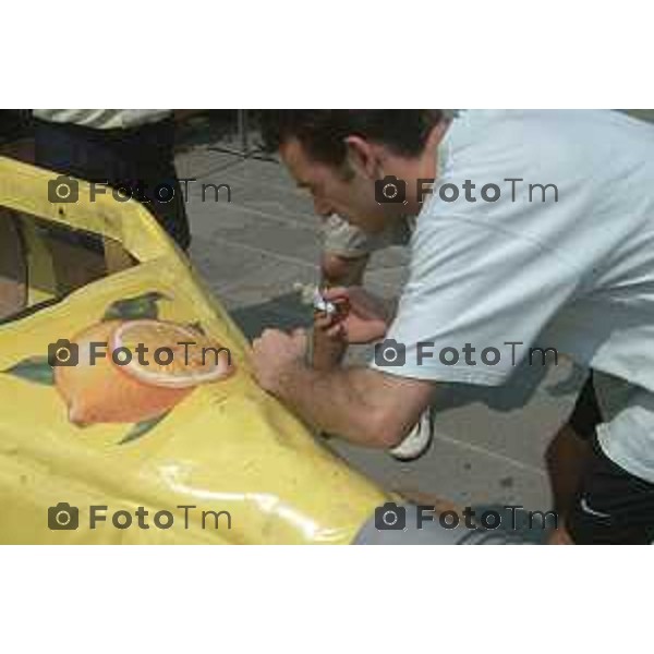 Foto Tiziano Manzoni/ Bergamo Italia Cronaca Bergamo Soap Box Rally 14 giugno 2003