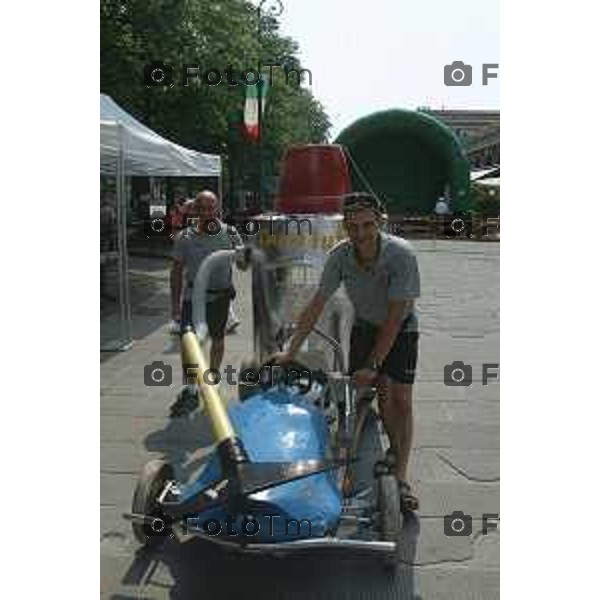 Foto Tiziano Manzoni/ Bergamo Italia Cronaca Bergamo Soap Box Rally 14 giugno 2003