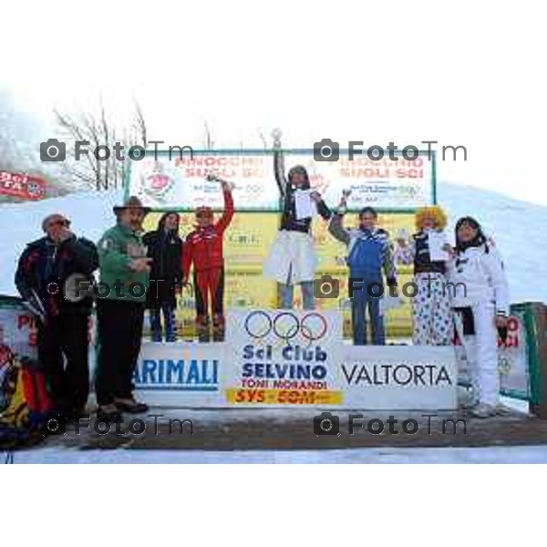 Foto Tiziano Manzoni/ Bergamo Italia Cronaca Valtorta Pinocchio sugli sci gara di sci per ragazzi organizzata dal sci club selvino premia Lara Magoni Bertocchi febbraio 2007