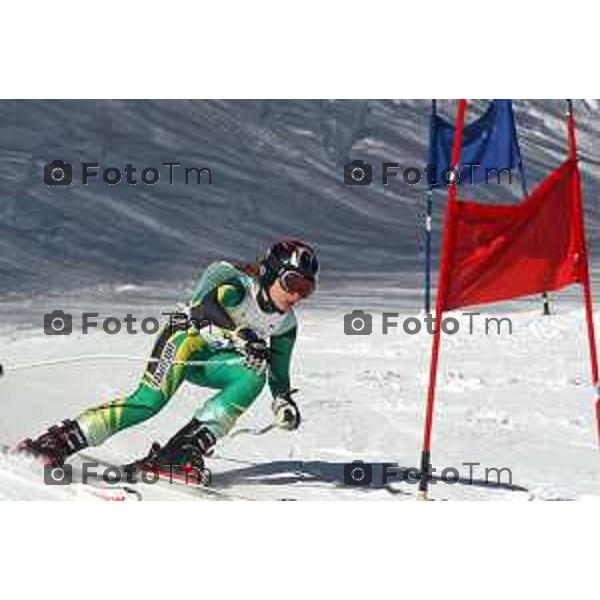 Foto Tiziano Manzoni/ Bergamo Italia Cronaca Valtorta Pinocchio sugli sci gara di sci per ragazzi organizzata dal sci club selvino premia Lara Magoni Bertocchi febbraio 2007