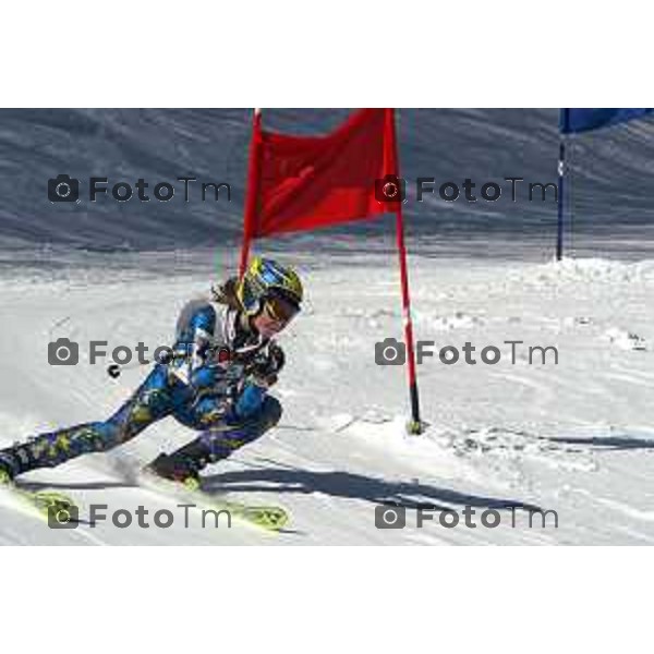 Foto Tiziano Manzoni/ Bergamo Italia Cronaca Valtorta Pinocchio sugli sci gara di sci per ragazzi organizzata dal sci club selvino premia Lara Magoni Bertocchi febbraio 2007