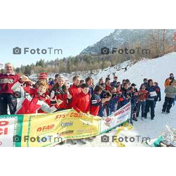 Foto Tiziano Manzoni/ Bergamo Italia Cronaca Valtorta Pinocchio sugli sci gara di sci per ragazzi organizzata dal sci club selvino premia Lara Magoni Bertocchi febbraio 2007