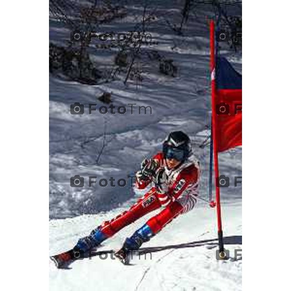 Foto Tiziano Manzoni/ Bergamo Italia Cronaca Valtorta Pinocchio sugli sci gara di sci per ragazzi organizzata dal sci club selvino premia Lara Magoni Bertocchi febbraio 2007