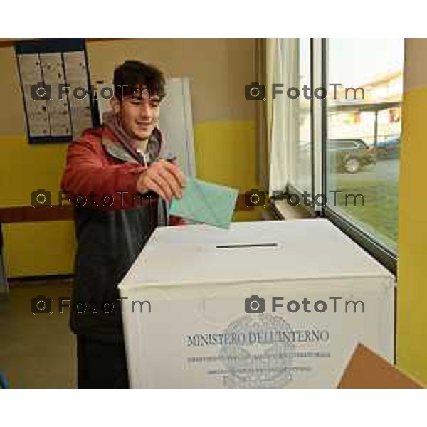 Foto Manzoni Tiziano/LaPresse 13-02-2023Bergamo Italia - Cronaca - Bergamo elezioni regionali febbraio 2023 voto e spoglio