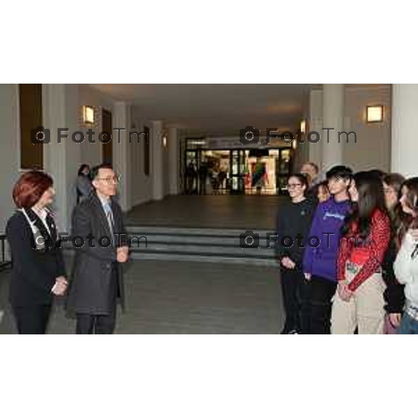 Foto Manzoni Tiziano/LaPresse 15-02-2023Bergamo Italia - Cronaca - Liceo Linguistico “Giovanni Falcone” Bergamo, arrivo Console Generale di Corea Kang Hyung Shik accompagnato dalla Console Kim Jae Hyang.in visita al Liceo per la promozione della cultura coreana a Bergamo. Ad accoglierlo la Dirigente scolastica Gloria Farisé con il proprio Staff.