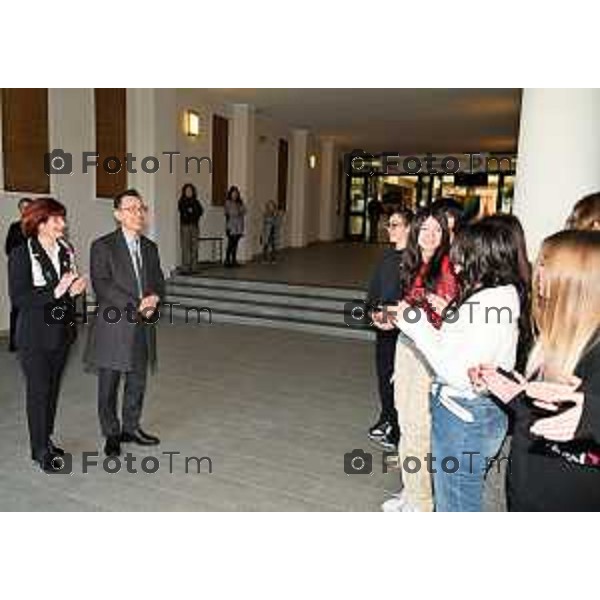 Foto Manzoni Tiziano/LaPresse 15-02-2023Bergamo Italia - Cronaca - Liceo Linguistico “Giovanni Falcone” Bergamo, arrivo Console Generale di Corea Kang Hyung Shik accompagnato dalla Console Kim Jae Hyang.in visita al Liceo per la promozione della cultura coreana a Bergamo. Ad accoglierlo la Dirigente scolastica Gloria Farisé con il proprio Staff.